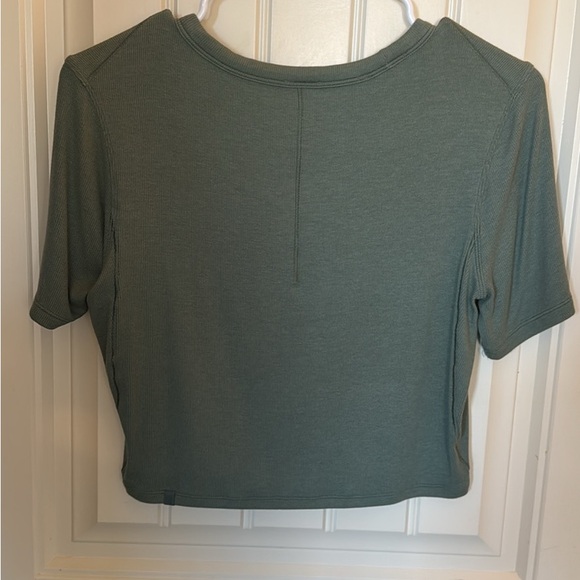 Lululemon hold tight straight hem cropped t-shirt. NWOT. Never worn. Super soft - Picture 3 of 3